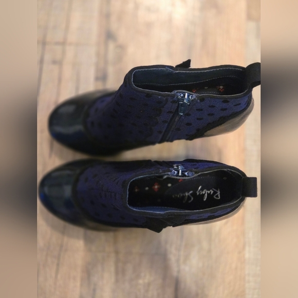 Ruby Shoo Antoinette in Navy Size 6 - Picture 5 of 7